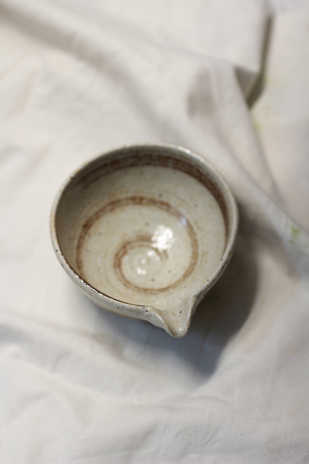 Mino-yaki Chawan - Brown Swirl with Spout