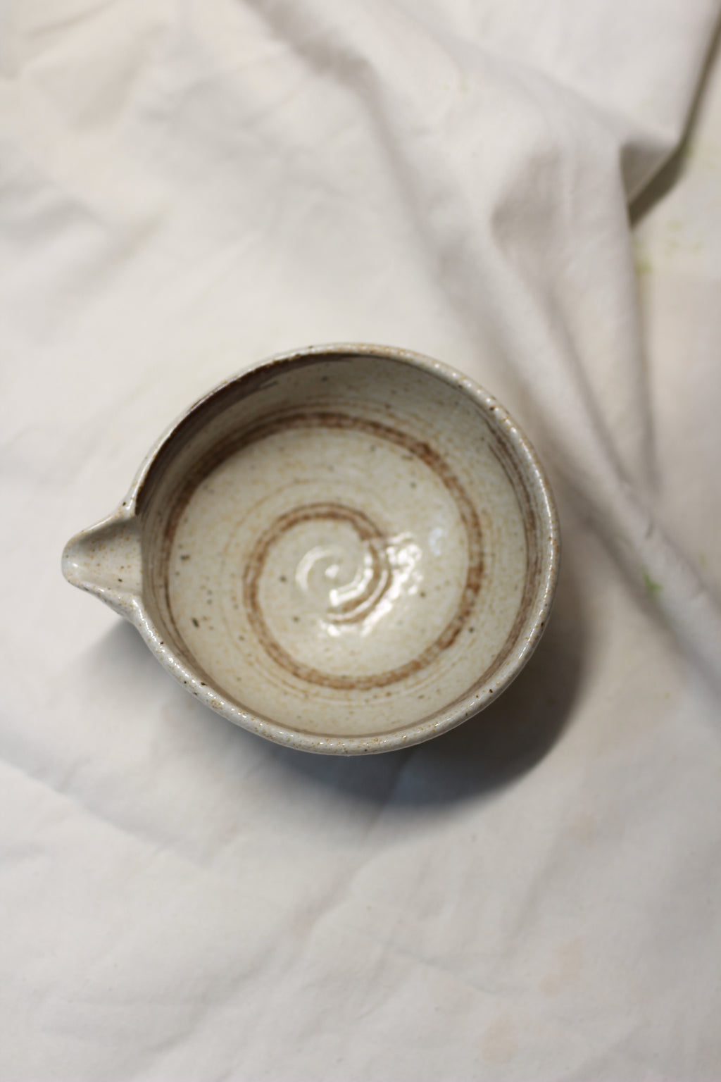 Mino-yaki Chawan - Brown Swirl with Spout